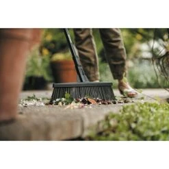 Fiskars Tuinbezem 11 Fiskars Tuinbezem -Tuinonderhoud 12 1151