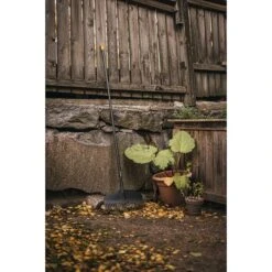 Fiskars Bladbezem M 11 Fiskars Bladbezem M -Tuinonderhoud 12 1935